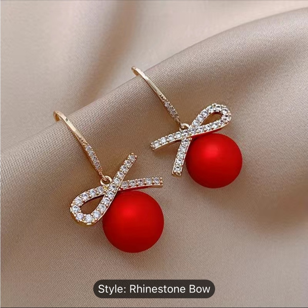 Nwt Rhinestone bow with red ball